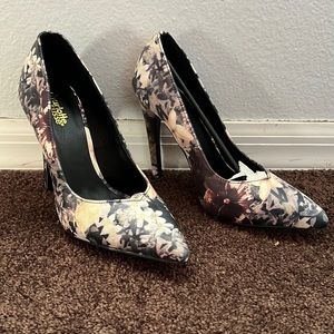 Charlotte Russe flower printed pumps
